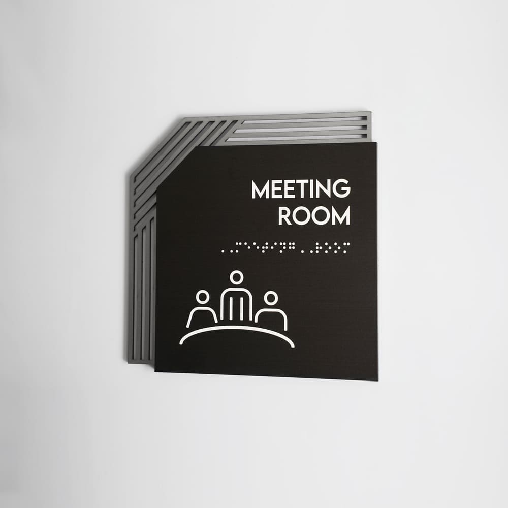 a black and white sign that says meeting room