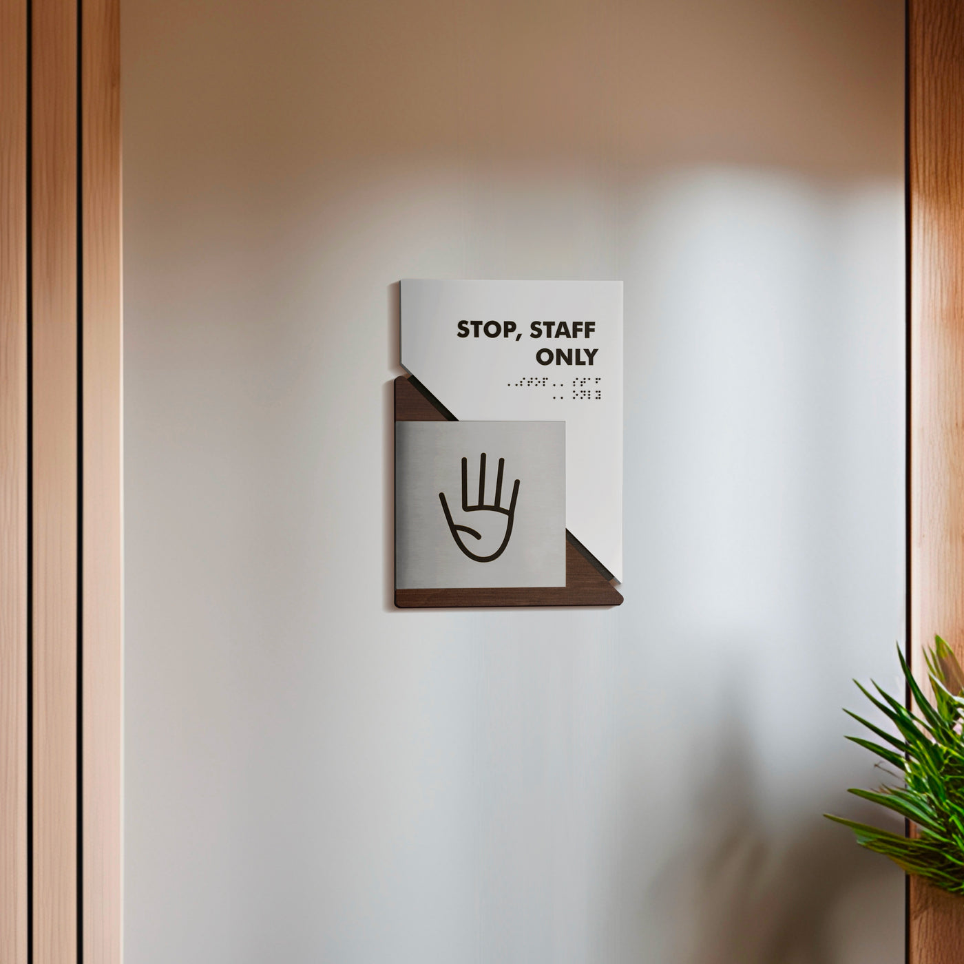 a sign on a wall that says stop star on it